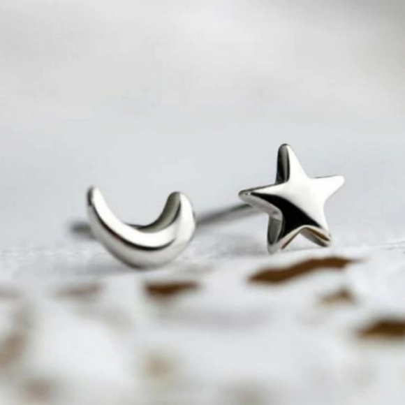 NEW Sterling Silver Dainty Star & Crescent Moon Women Girls Stud Earrings - Picture 4 of 9